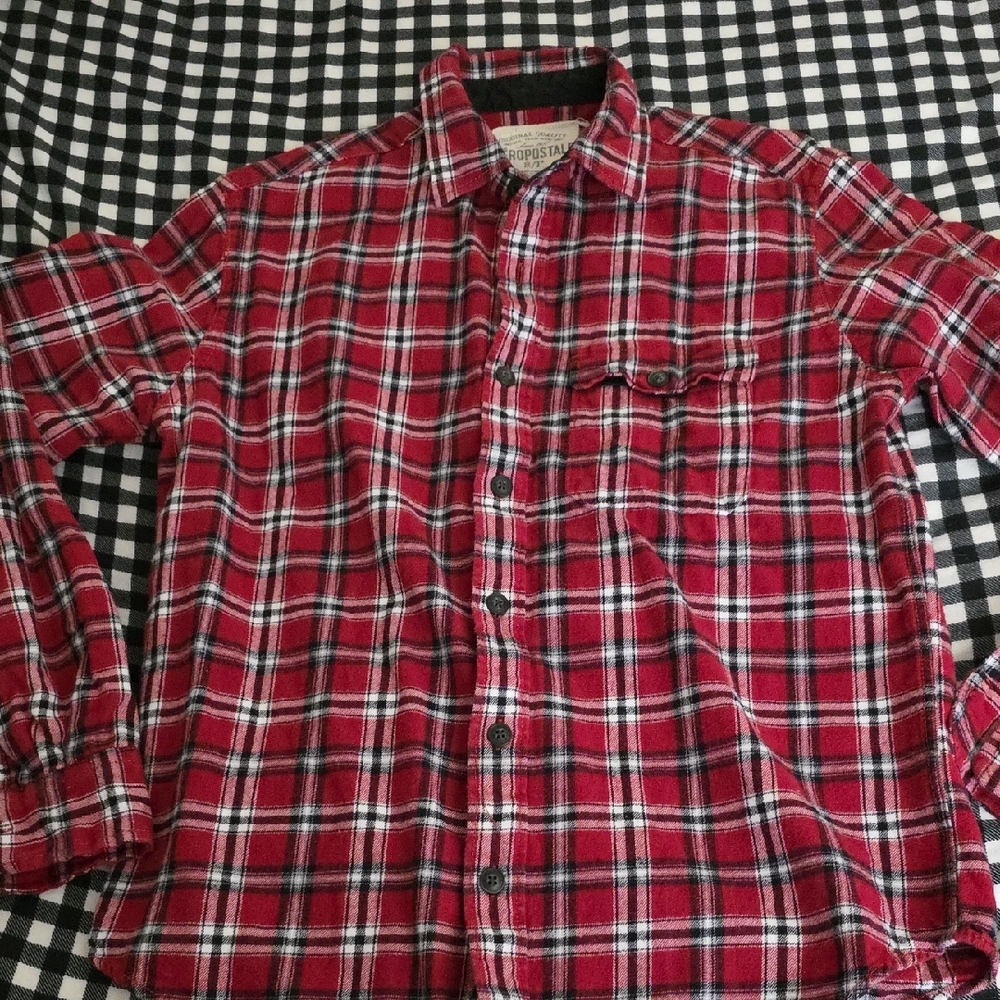 Aeropostale Red and Black Plaid Casual Shirt Size S